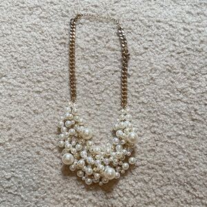 Elegant Pearl Cluster Necklace